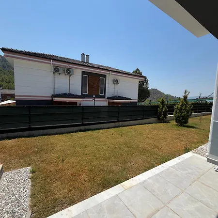Jusmin Havuzlu Villa *